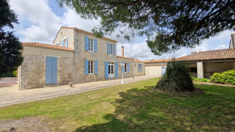 BELLE MAISON A ETAGE